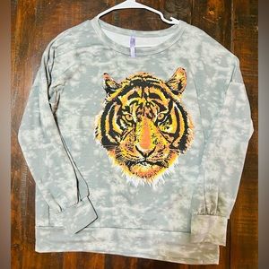 Grey Tiger Sweatshirt Lily pads small